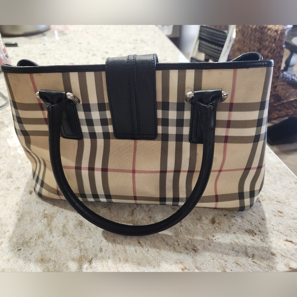 Burberry House Check Buckle Tote Bag - Picture 2 of 16